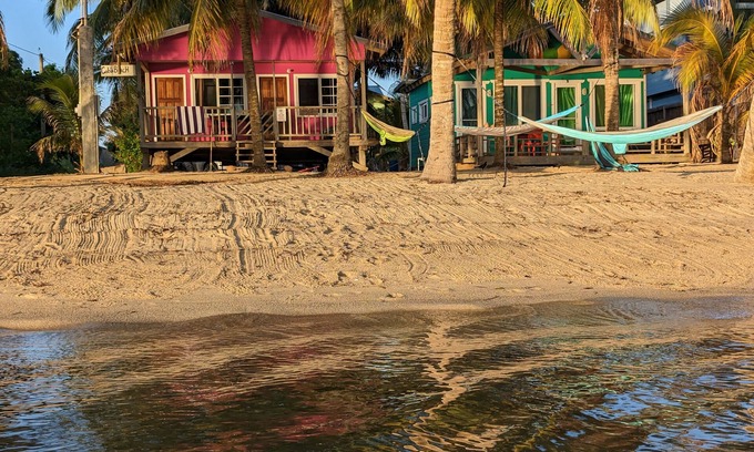 Hopkins Cabina | Beach Front! Cobia Beach Guest House "Hot Pink Family Cabin"