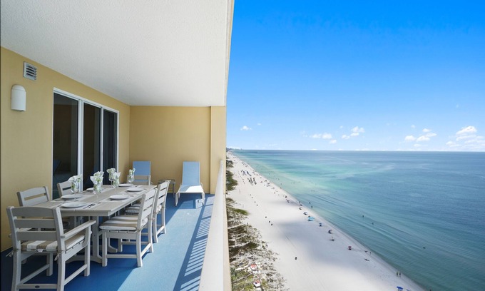 West Panama City Beach Condominio | Tropic Winds Luxury Beach Front Condominio! Capacidad para 6 personas, servicio de playa, Wi-Fi!