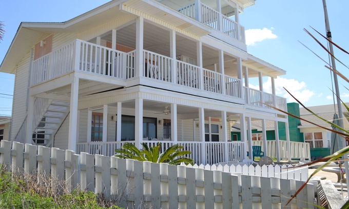 Bahama Beach Casa | 5 BD / 3. 5 BA BEACH FRONT Hasta 17 huéspedes o hasta 29 cuando se alquila con casas rurales