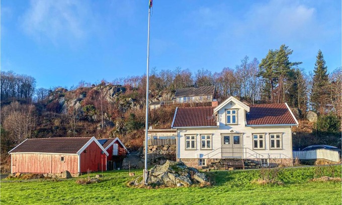 Farsund Casa | Beach Front Home In Farsund With Wifi