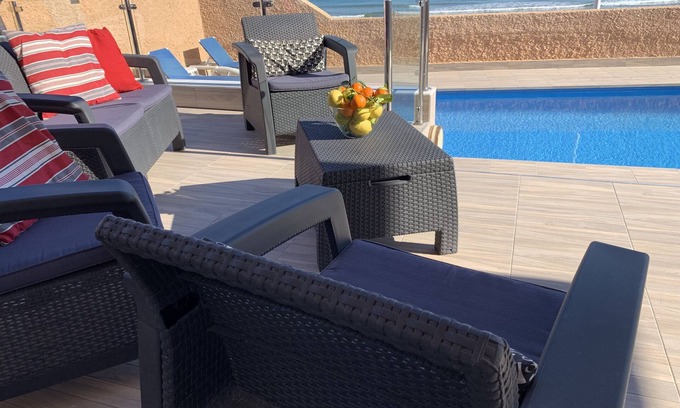 Torrevieja Villa | LA MATA - FRENTE AL MAR / Piscina Privada / Coche no necesario / Aire. con / Wi-Fi /