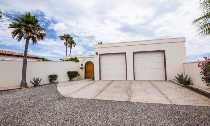 Las Conchas Casa | Beach Front Luxury Living & Spectacular Deck with heated Spa