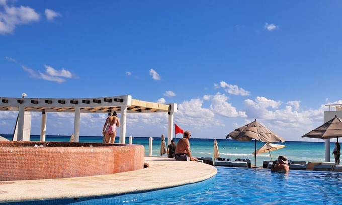 Playacar Fase I Apartamento | Beach front-Ocean View Studio -Hotel Sunset Fishermen condo 344/C
