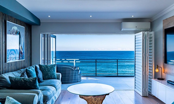 Ballito Apartamento | Beach Front Penthouse Apartment (No load-shedding)