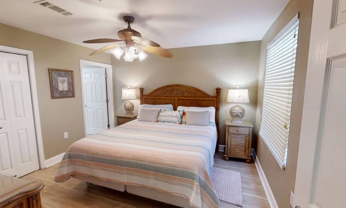 Panama City Beach Complejo | Beach Front Resort with Gulf View in Panama City Beach with all amenities!