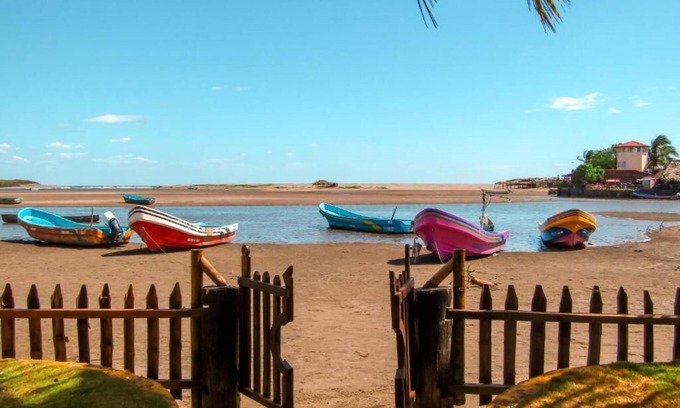 Las Penitas Casa | Habitacion de hotel frente a la playa con desayuno