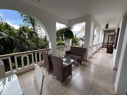Galu Beach Apartamento | Beach Front Spacious Apartment with Oceanview - Lantana Galu Beach Apartment