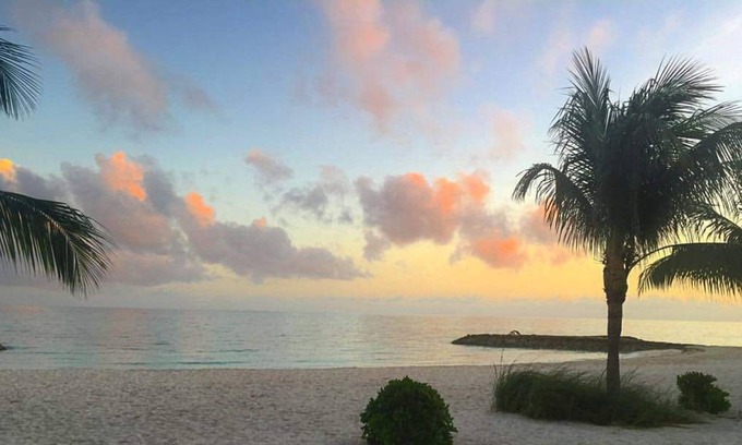 Palm Cay Villa | Villa frente a la playa, con piscina privada, parrilla, paddle board