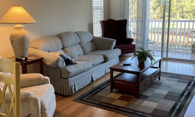 Sunset Beach Condominio | Beach/golf condo. Beach is less than 5 miles, golf is out the window