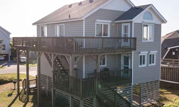 South Nags Head Casa | Beach Haven Just Steps Away from the Ocean, Amazing Views