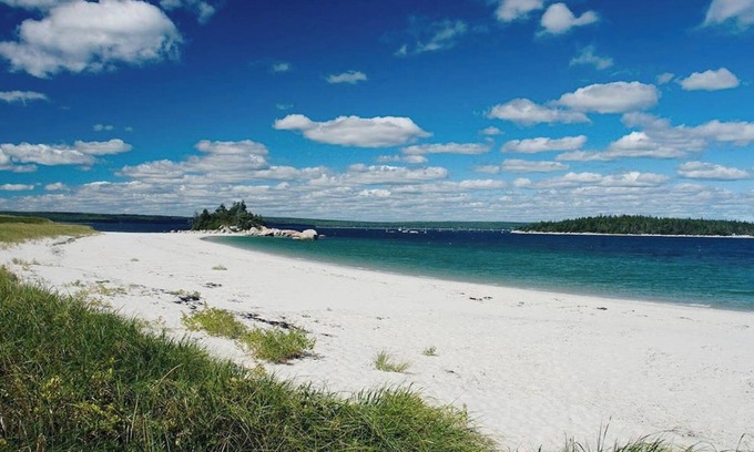 Port Mouton Cabaña | BEACH HEAVEN modern Holiday Home - white sandy beach; 2 saunas; pet-friendly;
