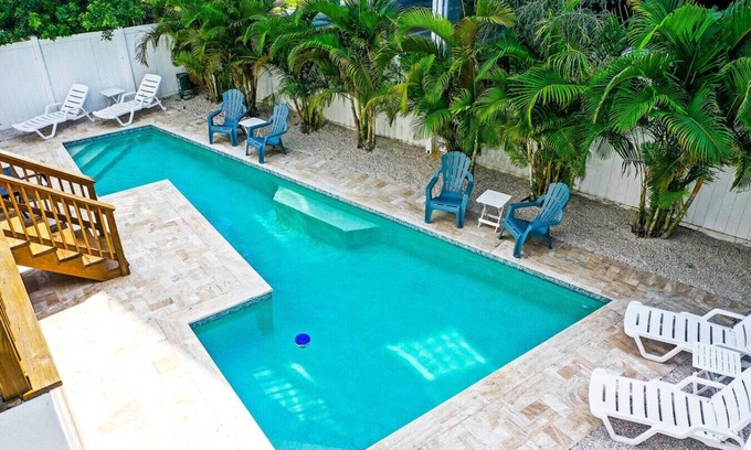 Madeira Beach Apartamento | Beach Home Luxury S/POOL-Golf Cart