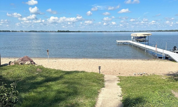 Lakeside Casa | Beach Home on Storm Lake