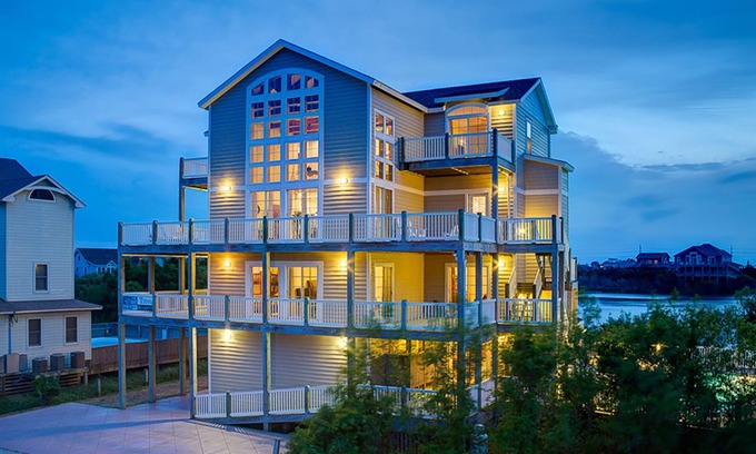 Waves Casa | Beach home overlooking the ocean with pool, hot tub, sauna, & balcony