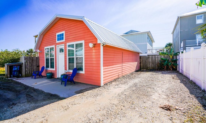 Sunnyside On The Gulf Casa | Nueva construcción que admite mascotas cabaña una casa de vuelta de la playa! 50 pies al agua