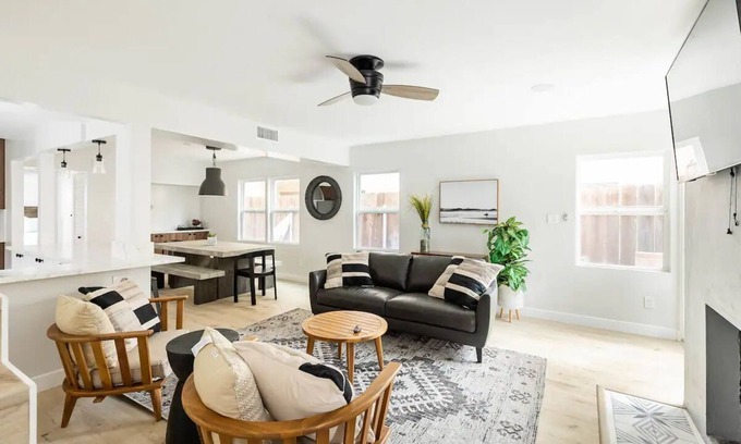 San Diego Casa | Beach Home W AC - 5 BR - Free Parking - EV Charge