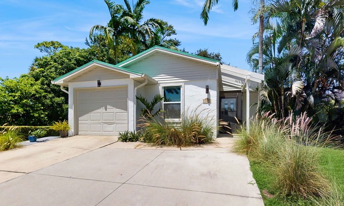 Naples Park Casa | Beach home with outdoor sundeck, hot tub, enclosed yard & patio