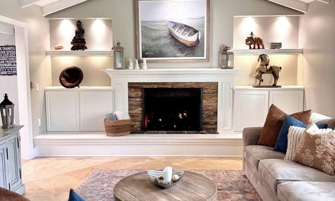 Santa Ana Heights Casa | Casa de lujo de estilo cabaña en Newport Beach