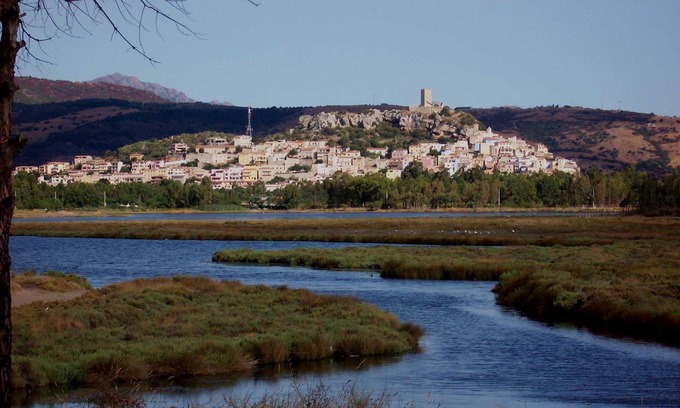 Posada Apartamento | casa de playa de 800 metros de la playa en el pueblo medieval, Familia