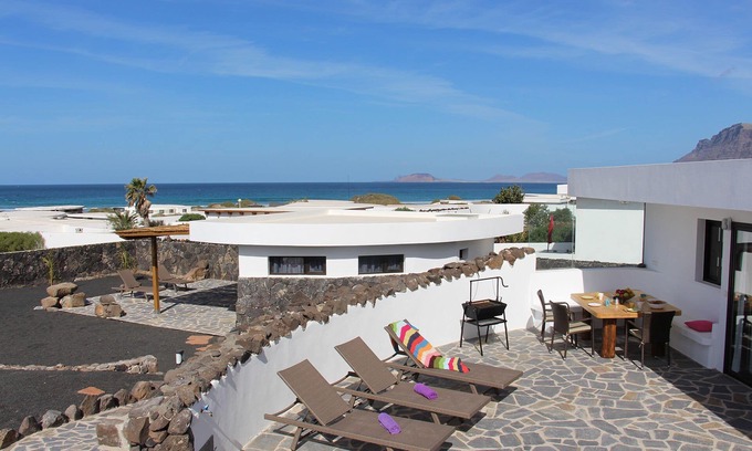 Urbanizacion Famara Villa | Beach Home Daida en la playa con hidromasaje en ubicación fantástica