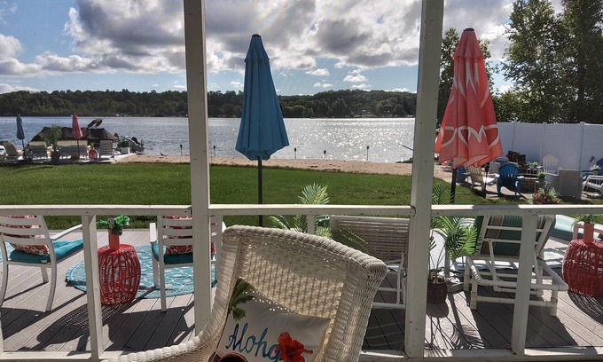 Lake Leelanau Casa | Beach House Getaway on South Lake Leelanau