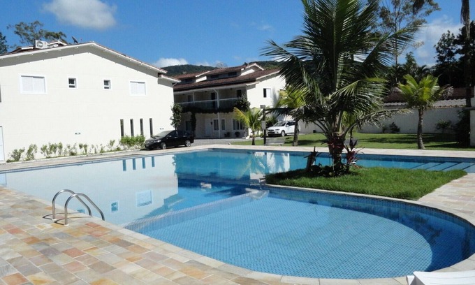 Juquehy Casa | Casa de playa en condón. cerrada, 2 suites, aire acondicionado, churr., 2 piscinas.
