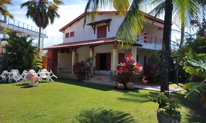 Praia dos Carneiros Casa | Beach house in open condominium, with large garden and barbecue