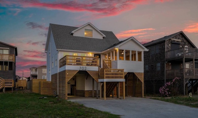 Kill Devil Hills Casa | Beach House Loft: Private Home, Hot Tub, Free Heated Pool, Ocean View, Remodeled