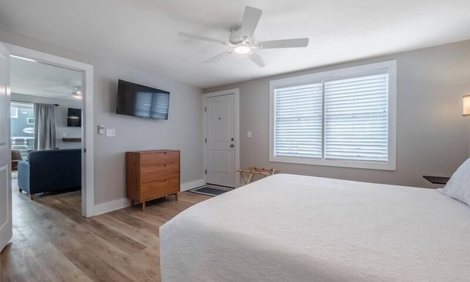 Yaupon Beach Hotel | Beach House OKI - Premium King Suite in hotel on Oak Island, North Carolina