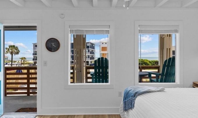 Yaupon Beach Hotel | Beach House OKI - Premium King Room in hotel on Oak Island, North Carolina
