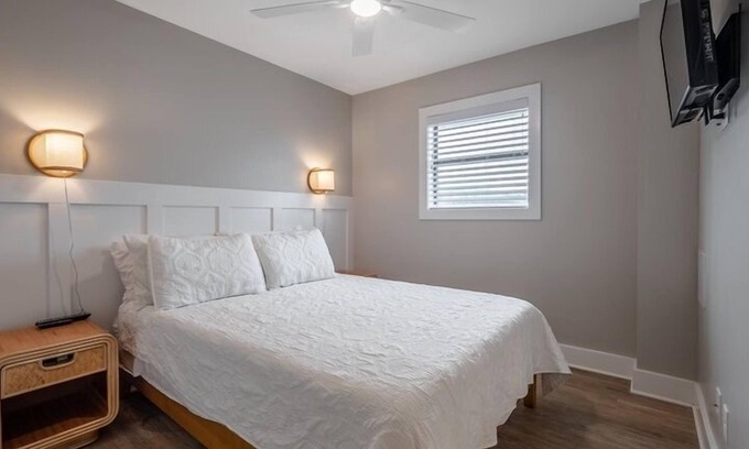 Yaupon Beach Hotel | Beach House OKI - Two Bedroom Suite in hotel on Oak Island, North Carolina