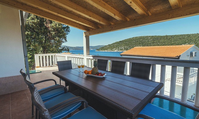 Veliki Drvenik Villa | CASA DE PLAYA EN ISLA, PISCINA CLIMATIZADA, PLAYA PRIVADA, CONDADO DIVIDIDO