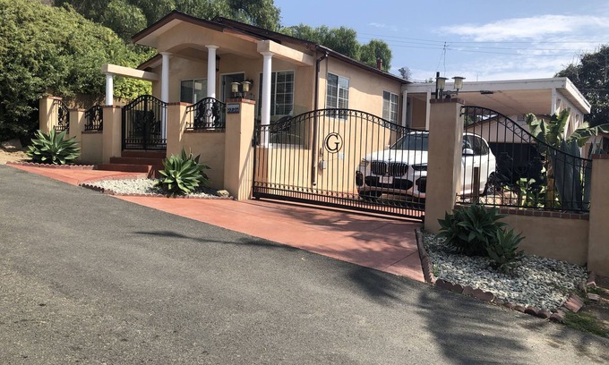La Conchita Casa | Casa de playa cerrada!