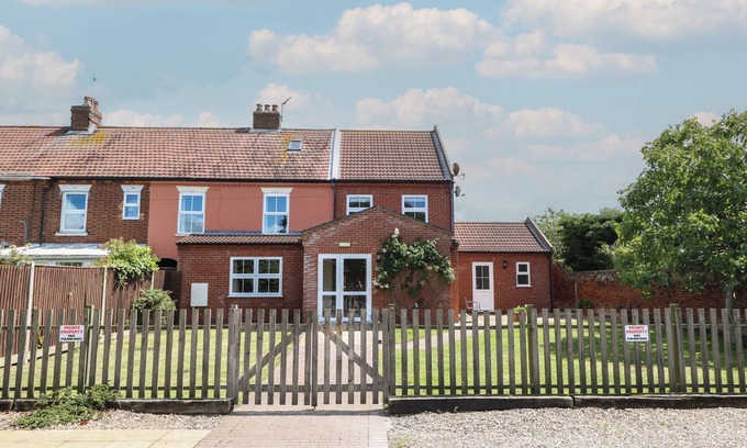 Winterton-on-Sea Casa | BEACH HOUSE, pet friendly, with a garden in Winterton-On-Sea