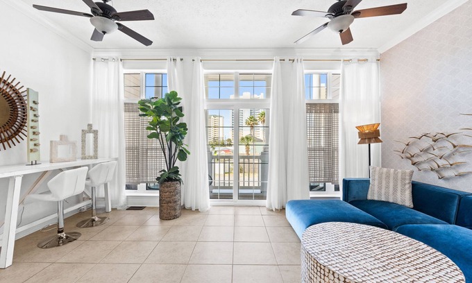 Long Beach Casa | Beach House - Sea La Vie by PHG