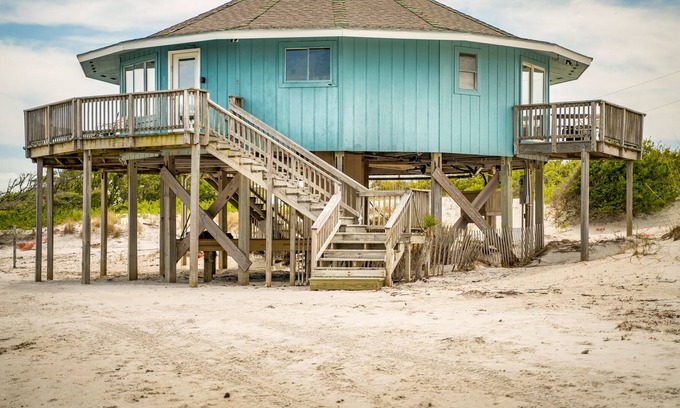 Cedar Island Casa | BEACH HOUSE -- Tranquilly - Privacy in a Round House!