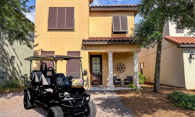 Villa Lago Casa | Beach house w/shared pool, on-site golf, and six-seater golf cart
