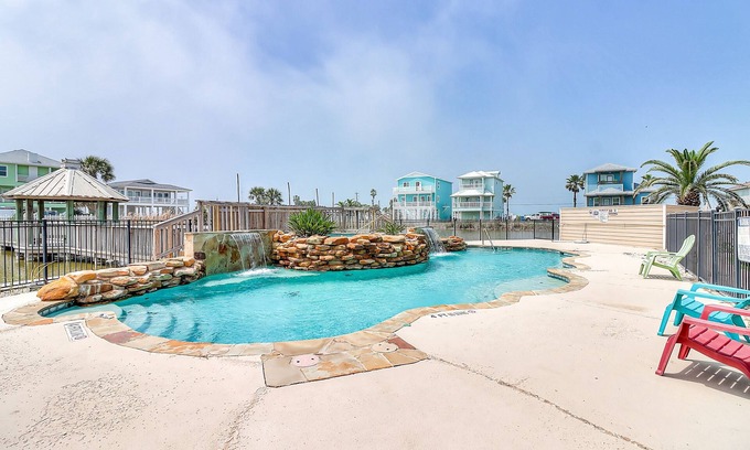 Bella Vista Casa | Beach house with full kitchen, W/D & access to community pool