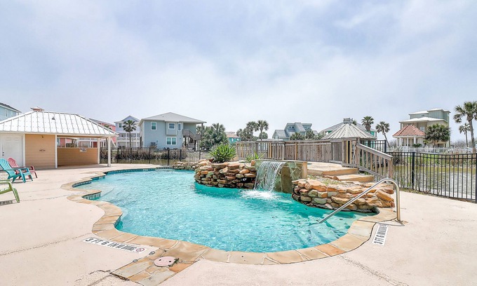 Bella Vista Casa | Beach house with full kitchen, W/D & access to community pool