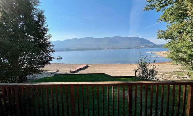 Scotch Creek Casa | Beach House with Private Dock and Sandy Beach