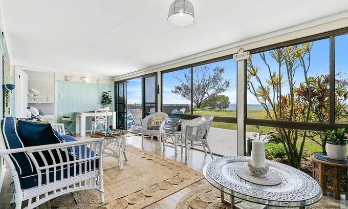 Brisbane Waterfront Casa | Beach Hut!