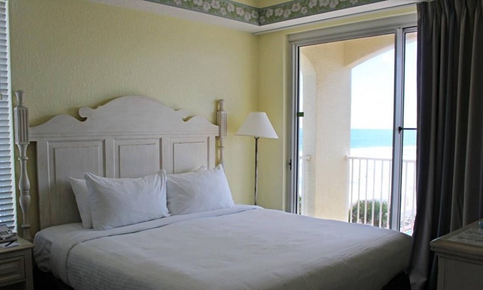 Bostroms Complejo | Beach is Calling! Four Serene Units, BBQ Facilities, Surfing, Near The Casements