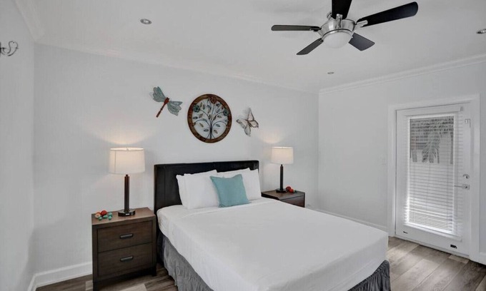 Hendricks and Venice Isles Apartamento | Beach Isles: Modern 1BR Apartment in Fort Lauderdale