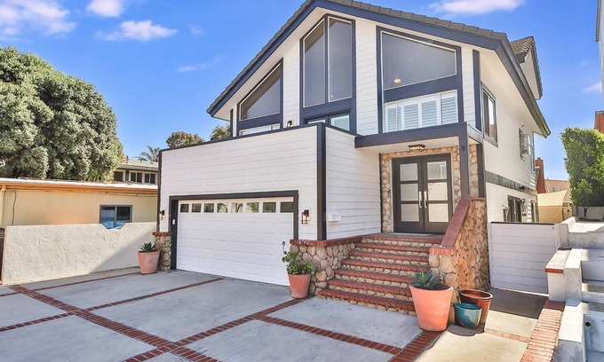 Pierpont Bay Casa | Beach Just Steps Away, Ocean Views, Spa, Dog Friendly & Free! Pierpont Ventura