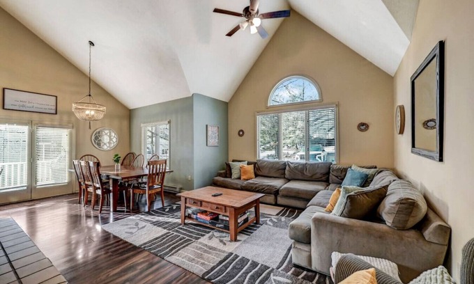 Lake Harmony Casa | Beach & Lake Passes Included:Family/Kids/Hike/Pool