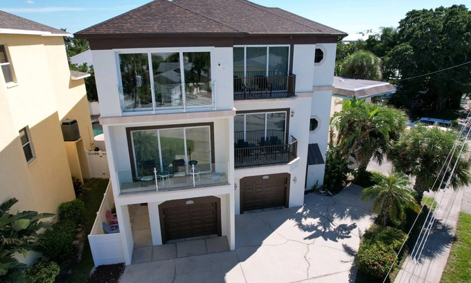 Siesta Key Village Casa | Ubicación en la playa - Villa de lujo con piscina, a pie de playa y restaurantes.