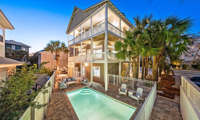 Seawalk Circle Casa | Beach Music l 30A l Bike to Seaside l Outdoor Dining l Pool l Bikes