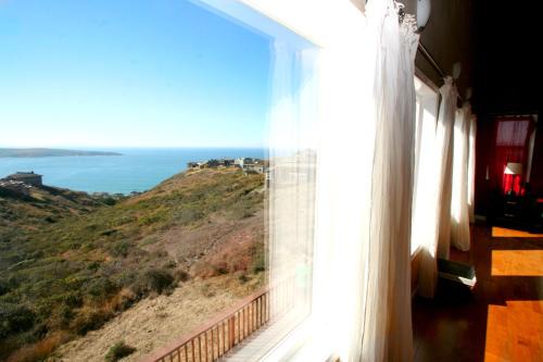 Dillon Beach Casa | Beach Nest! Hot Tub! Sauna! BBQ Grill! AMAZING VIEWS! Romantic Getaway! Dog Friendly!