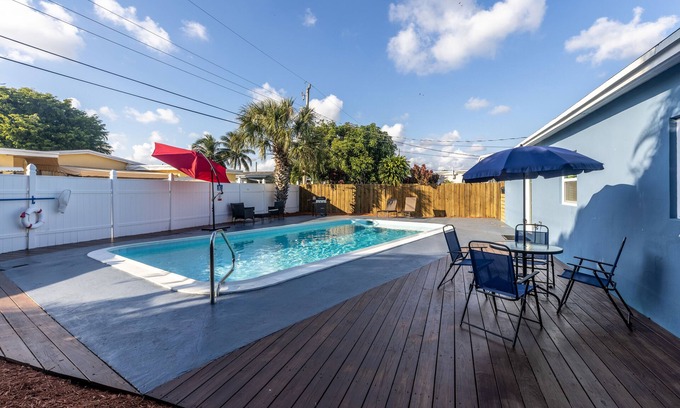 North Andrews Gardens Casa | Beach Oasis with Private Pool