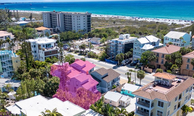 Siesta Key Village Casa | Beach Rd, 300ft to Beach Access & 500ft to Village, Large Condo Complex